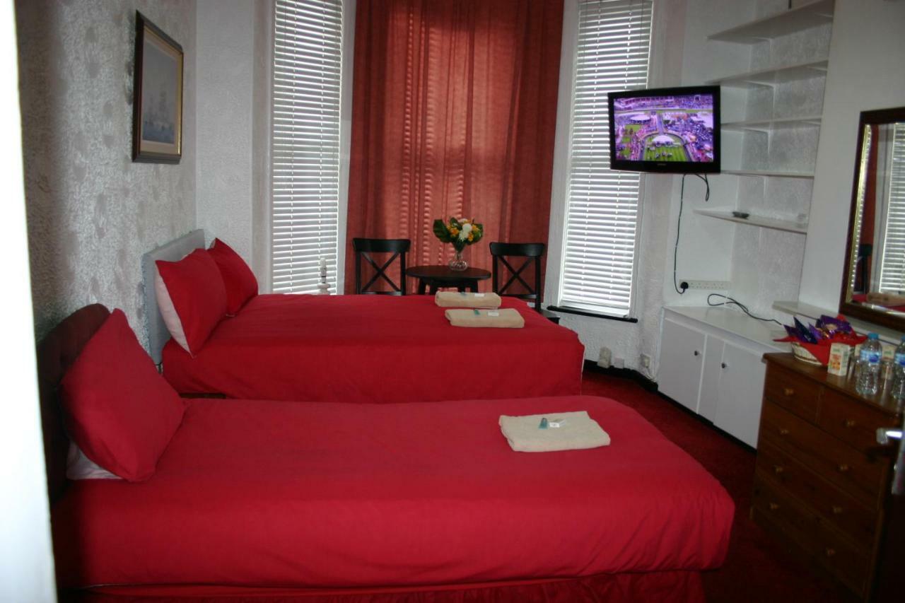 Liverpool Lodge Екстериор снимка